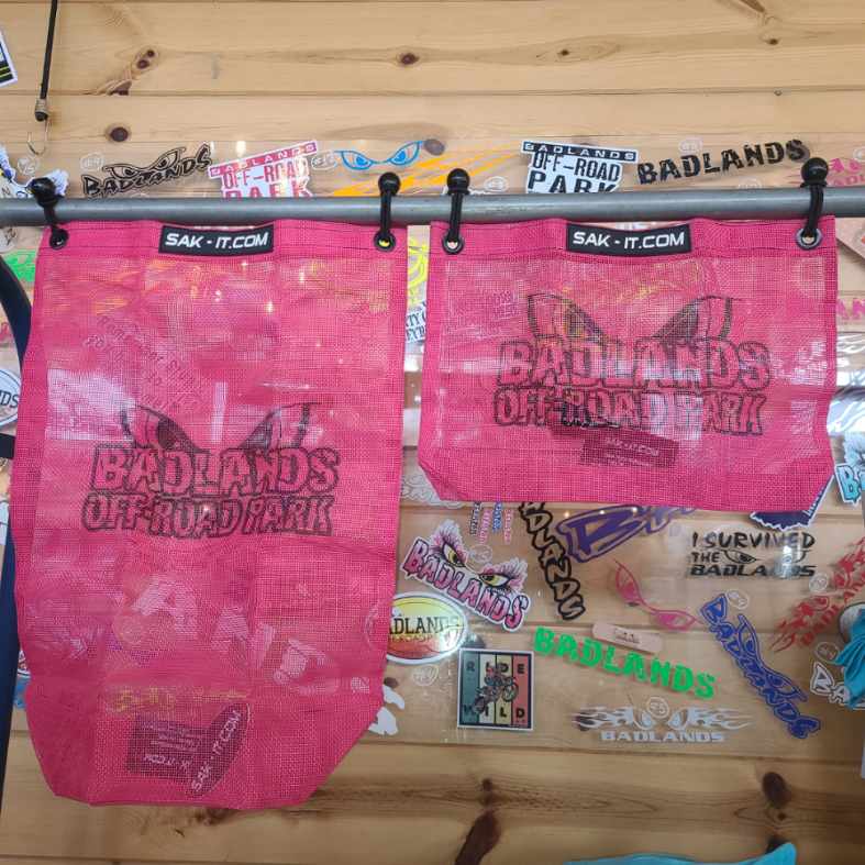 Badlands Sak-Its, Small and Large