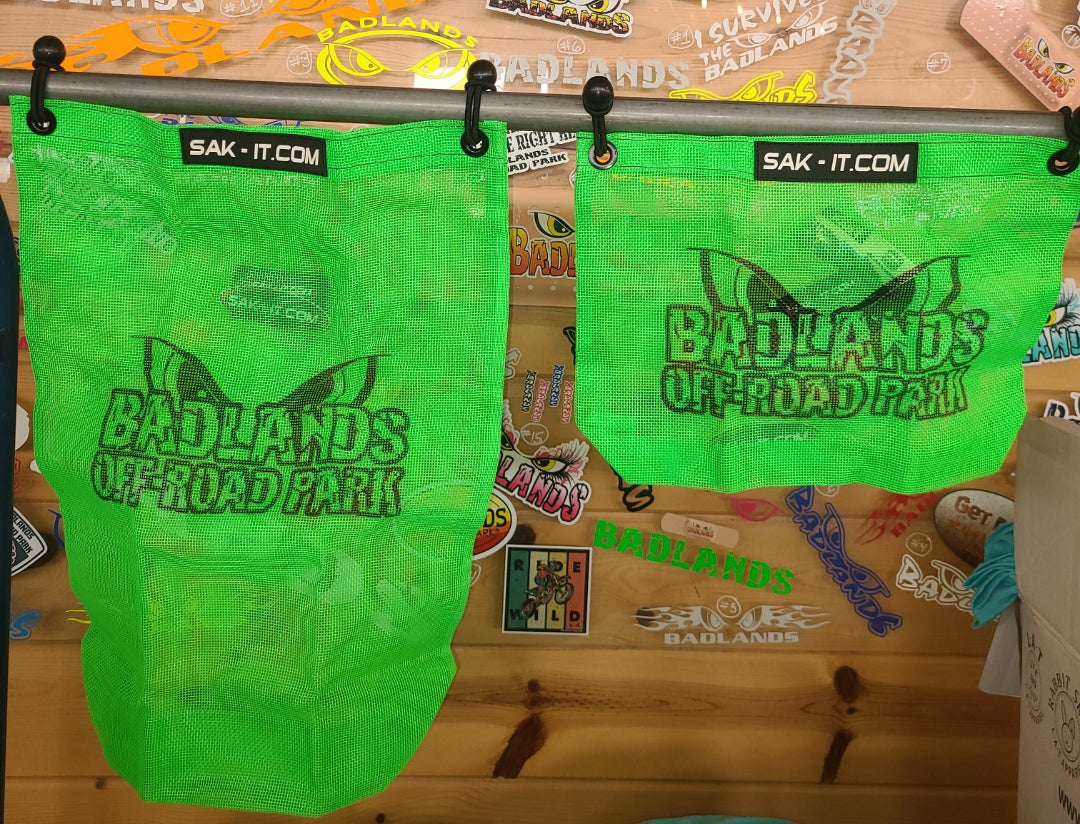 Badlands Sak-Its, Small and Large