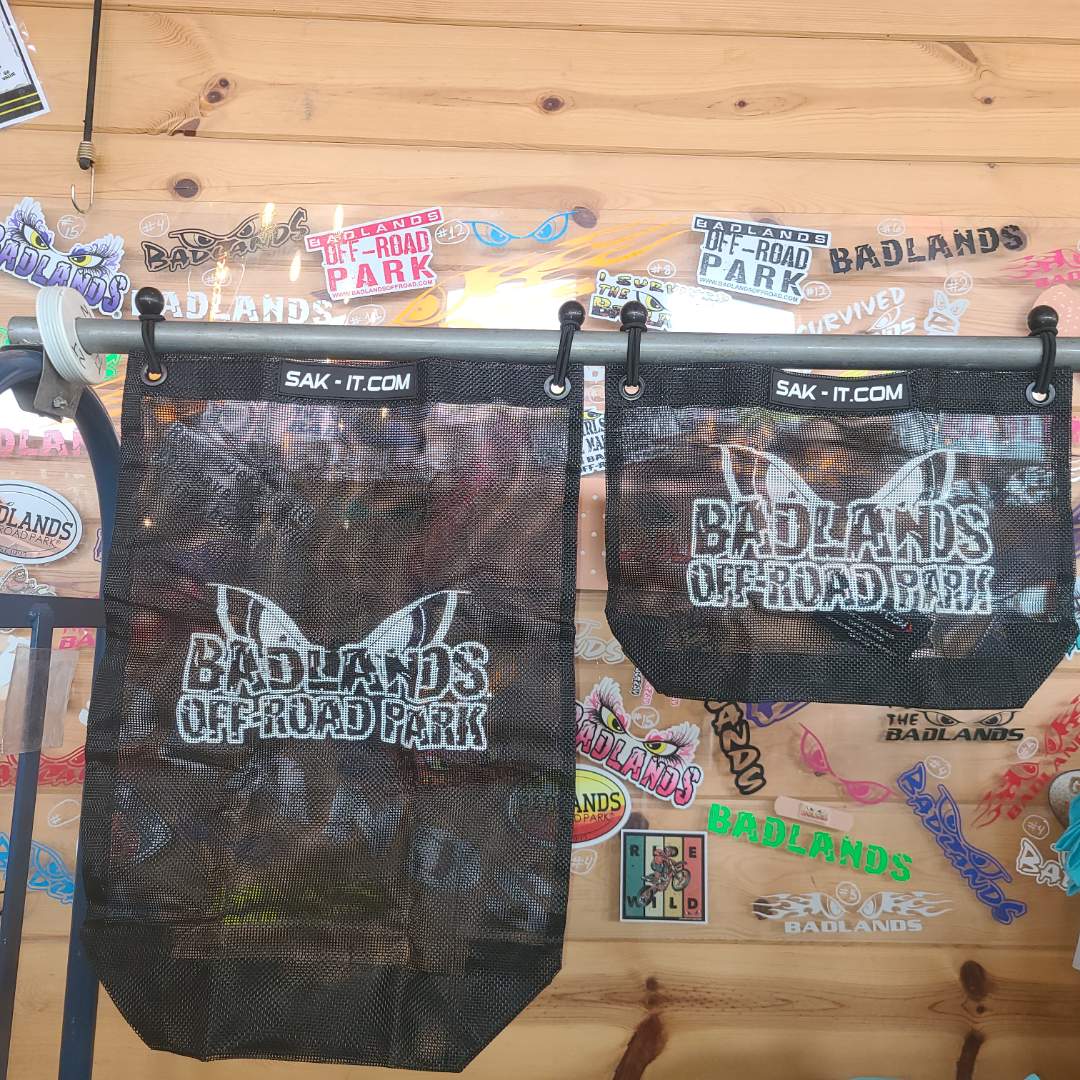 Badlands Sak-Its, Small and Large