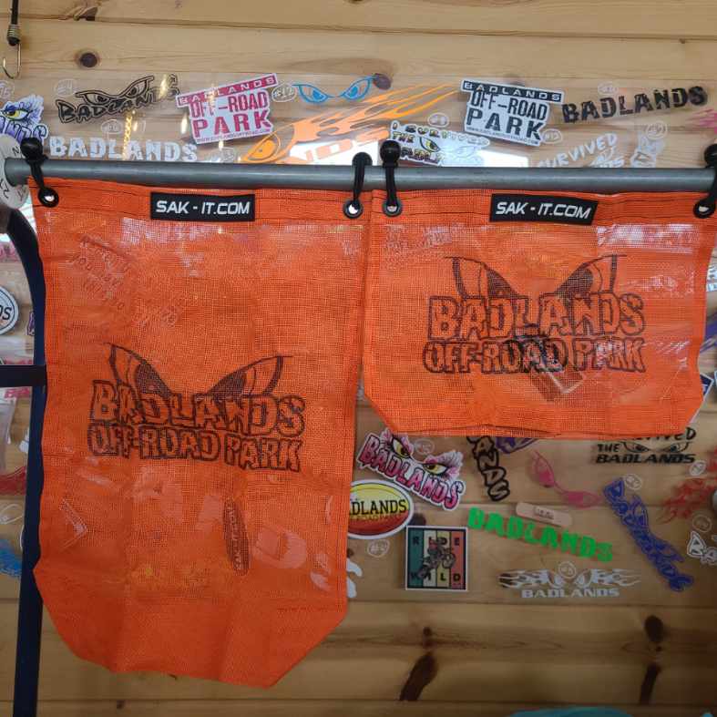 Badlands Sak-Its, Small and Large