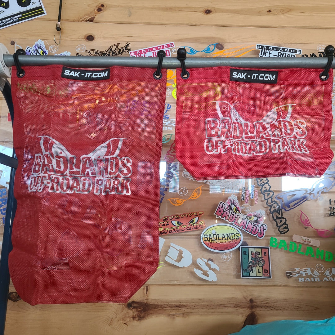 Badlands Sak-Its, Small and Large