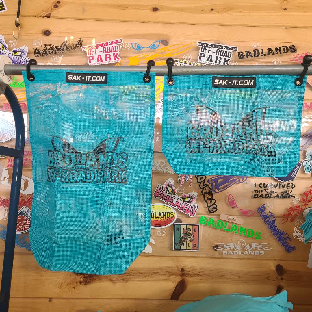 Badlands Sak-Its, Small and Large